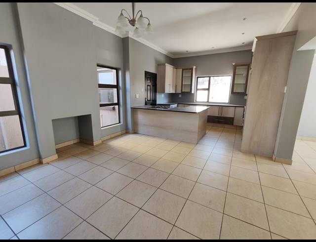 4 BEDROOM CLUSTER FOR SALE IN THREE RIVERS EAST